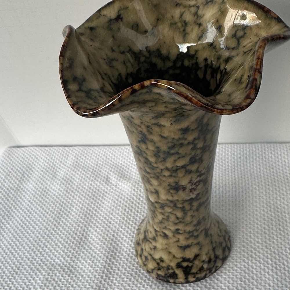 Brown & Tan Speckled 7” Ceramic Vase With Ruffled Rim Tortoise Shell Pattern - Picture 6 of 9